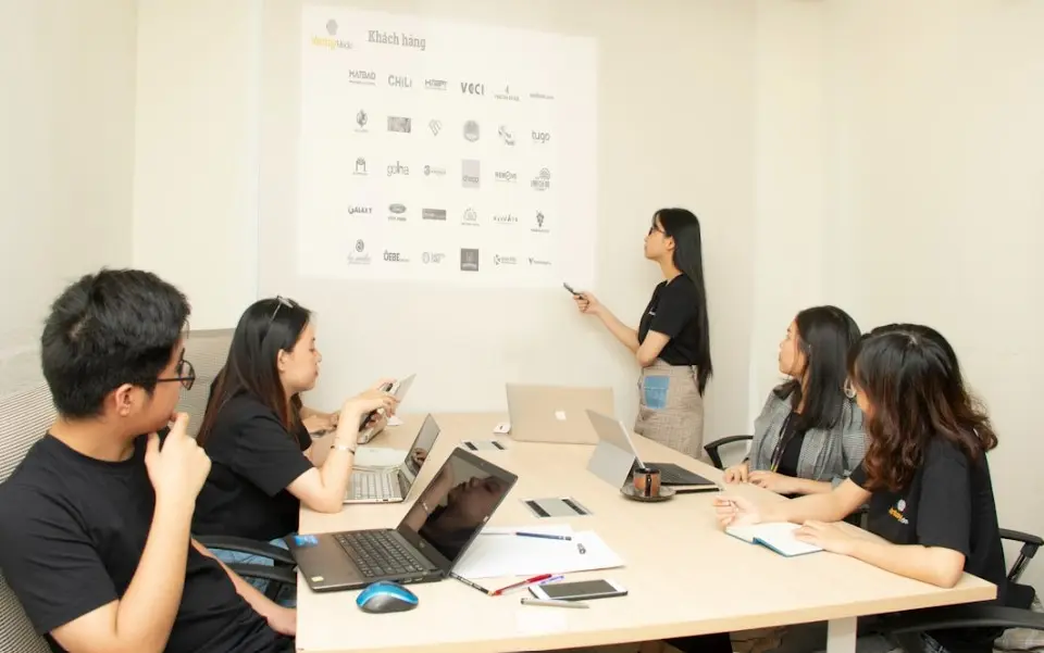 How Knowledge Management Platforms Help With Efficient Collaboration and Information Sharing