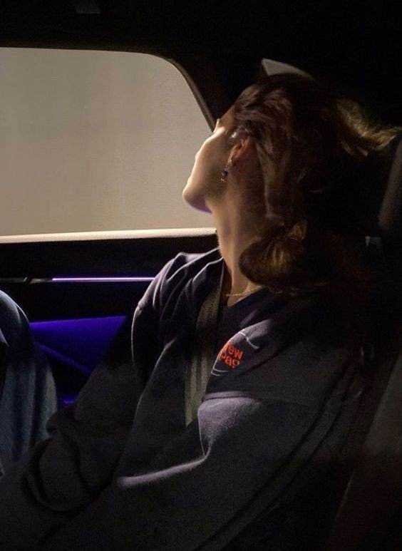 cute alone sad dp girl