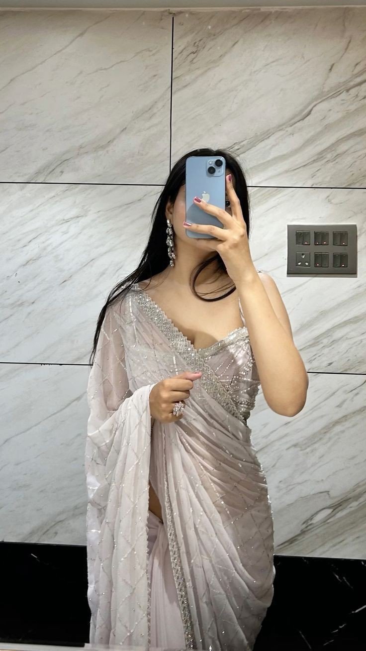 cute mirror selfie dp for instagram girl