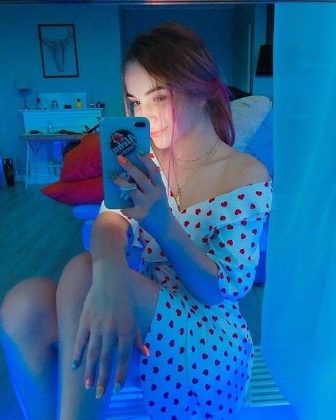 insta dp for girls mirror selfie