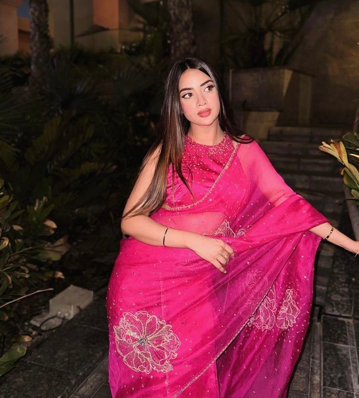 ladki ka photo attitude