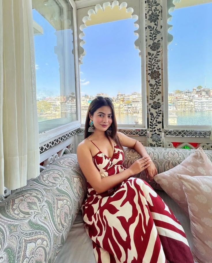 ladki ka photo attitude