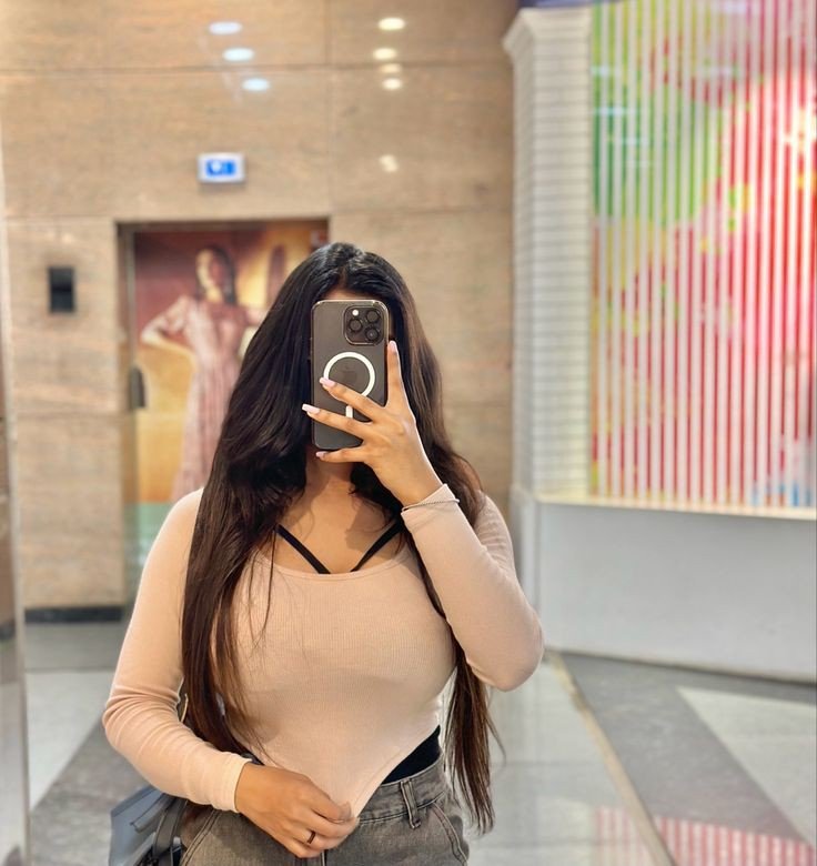 mirror selfie dp anime girl