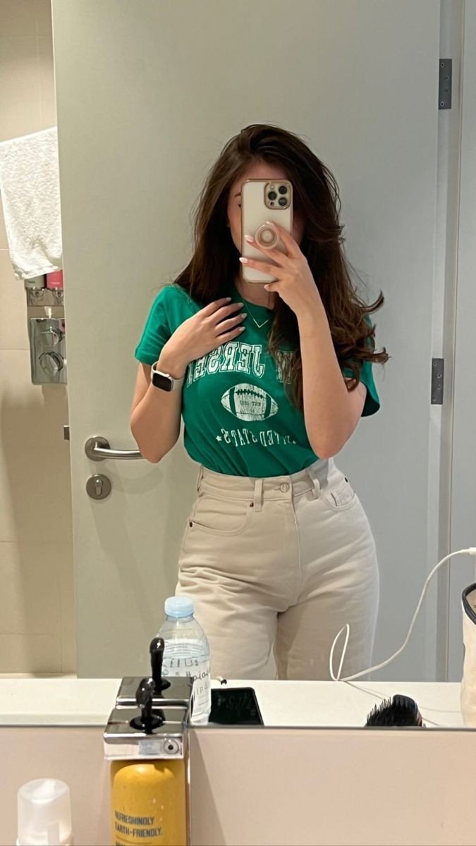 mirror selfie dp anime girl