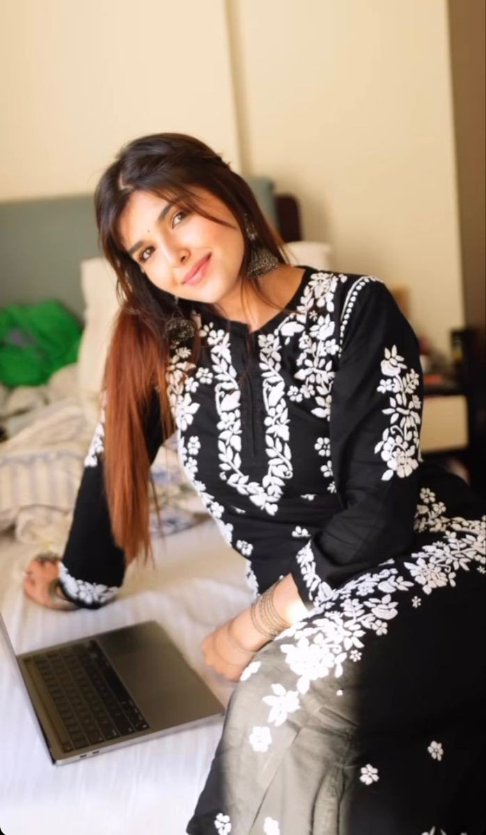 single girl dp attitude for instagram