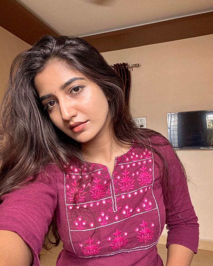 stylish single girl dp